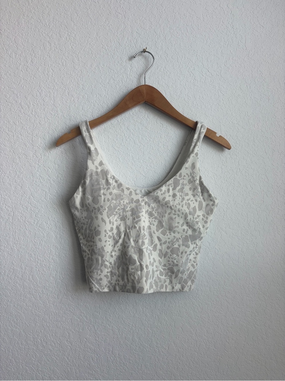 Women’s lululemon Neutral/cheetah Patterned Cropped Tank Top